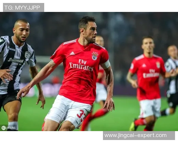 欧联杯激战莱比锡与本菲卡1比1平局红牌事件引发全场热议