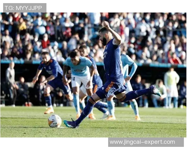 德甲激战：那不勒斯险胜多特蒙德帽子戏法引发争议判罚风波